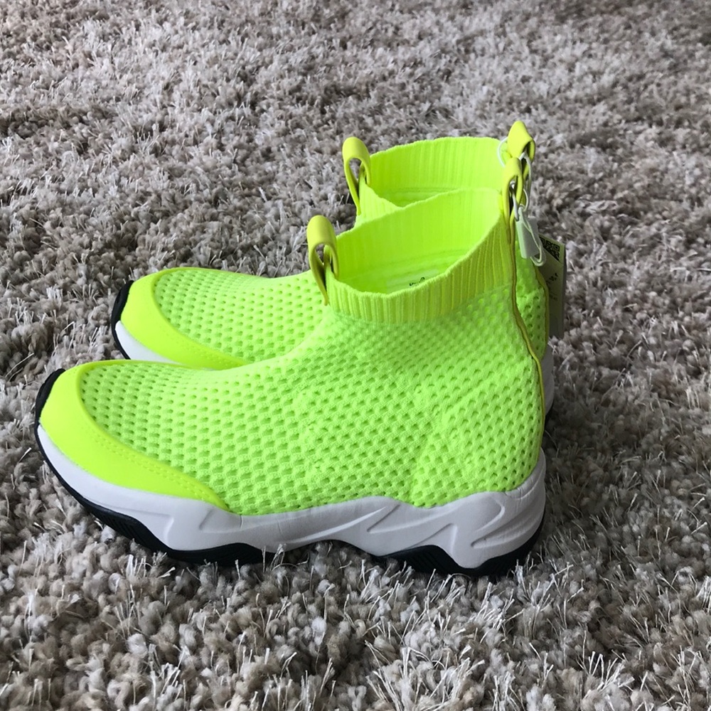 Knit pull on sneakers